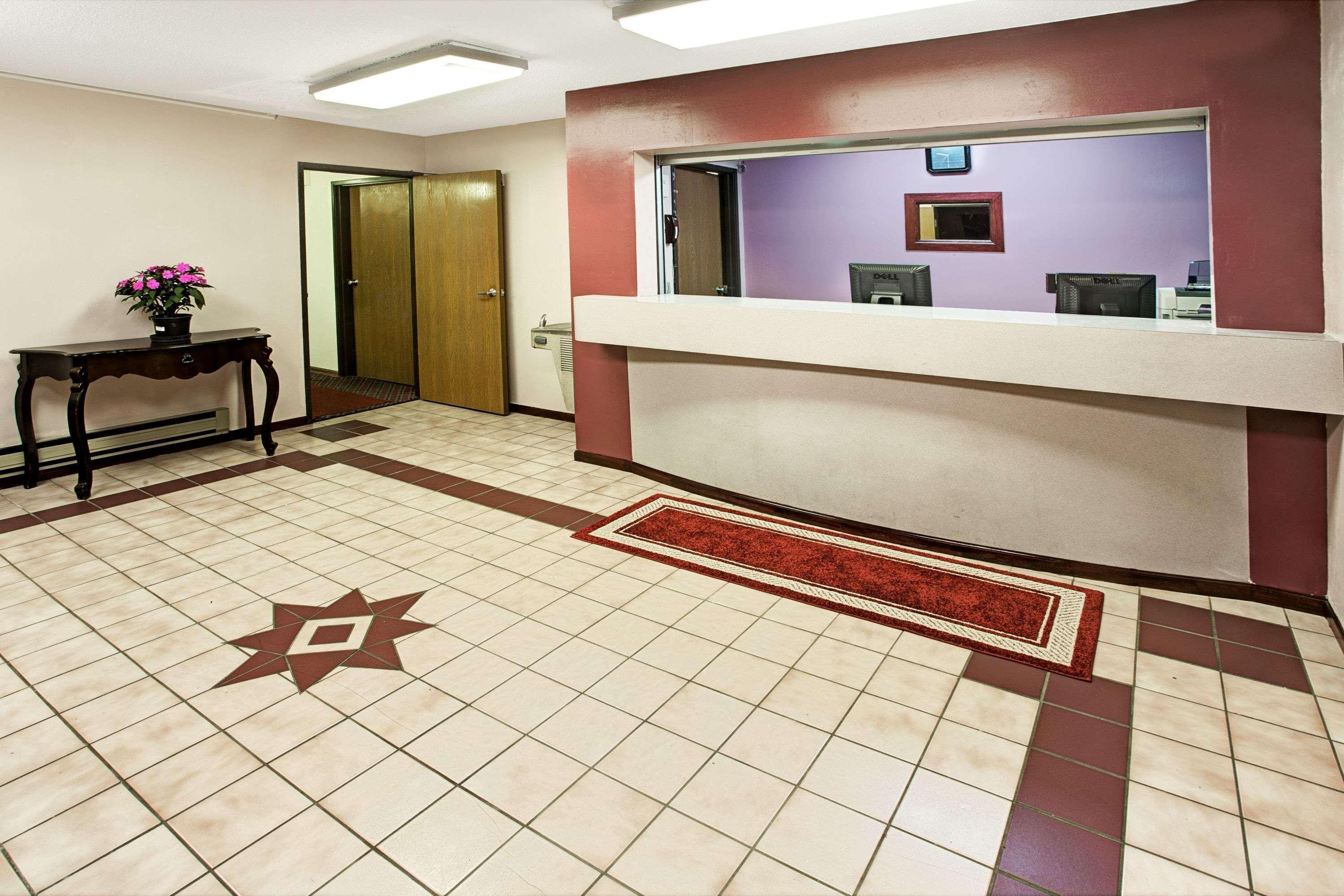 Hotel Super 8 By Wyndham Heath/Newark Zewnętrze zdjęcie